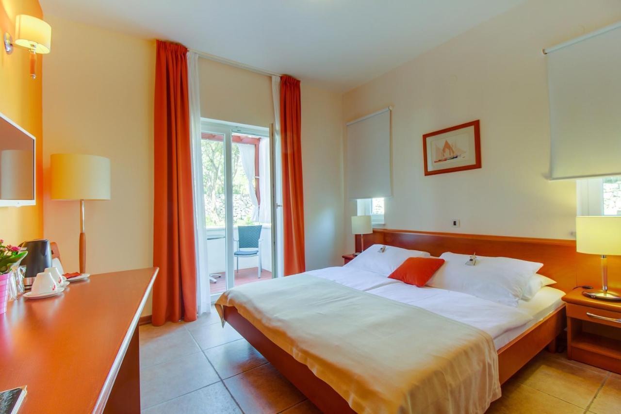 Hotel Manora Нерезине Экстерьер фото