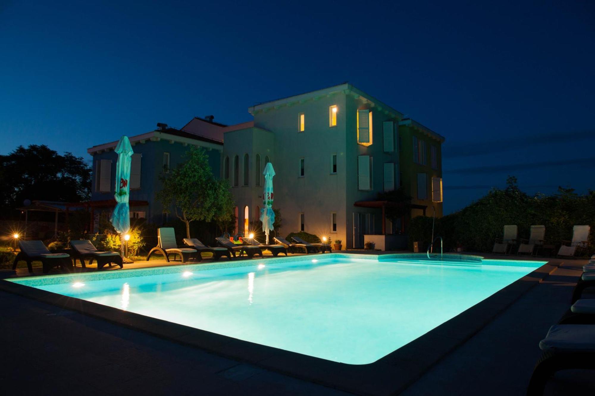 Hotel Manora Нерезине Экстерьер фото